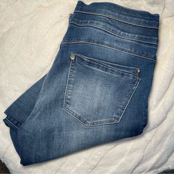 Frayed End Jeans - Picture 10 of 10